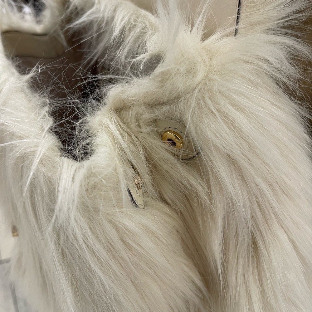 MICHAEL KORS Quinn Medium Flap Faux Fur Backpack
Natural 
NWT 

Live Style - Picture 11 of 16